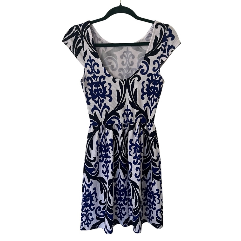 Everly damask printed skater dress blue and white stretch scoop back size small - Picture 3 of 5